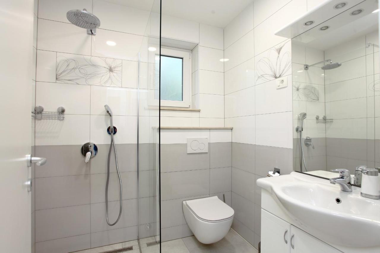 Sea View Apartments Portoroz Zm Bagian luar foto